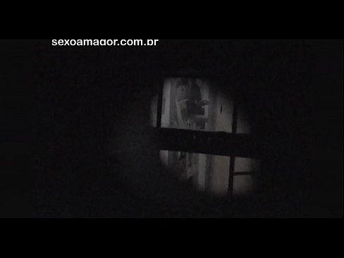 ❤️ Blondie se fait secrètement filmer par un voyeur du quartier caché derrière des briques creuses. Porno de qualité at us fr.kutjeporno.ru ❌❤