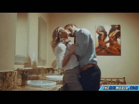 ❤️ Quand une blonde plantureuse vous séduit dans des toilettes publiques. Porno de qualité at us fr.kutjeporno.ru ❌❤